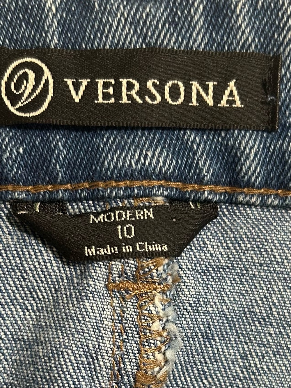 Versona Denim Fringe Hem Mini
Skirt Size 10 - Picture 2 of 7